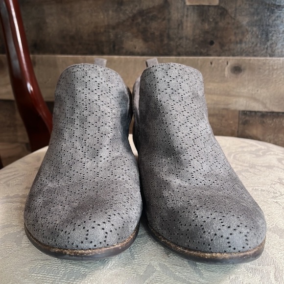 Dr. Scholls Womens Rate Gray Grey Microfiber Perforated Zip Ankle Boots 9 wide - Picture 2 of 9